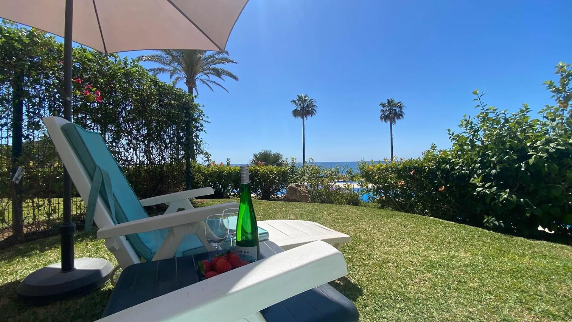 Appartement Frontline Beach Ground Floor With Privet Garden, Mi Capricho 16 Mijas Espagne