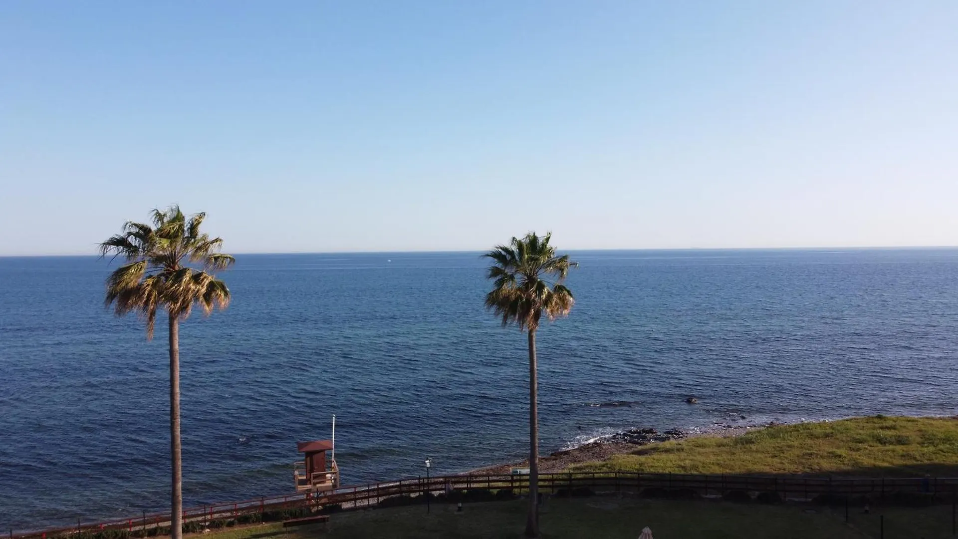 Frontline Beach Ground Floor With Privet Garden, Mi Capricho 16 Mijas Appartement